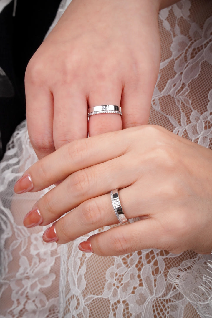 Nhẫn Cưới Hột Chìm Hàng Tấm Đính Đá CZ Kiểu Ý 750 Bảo Tín K&K