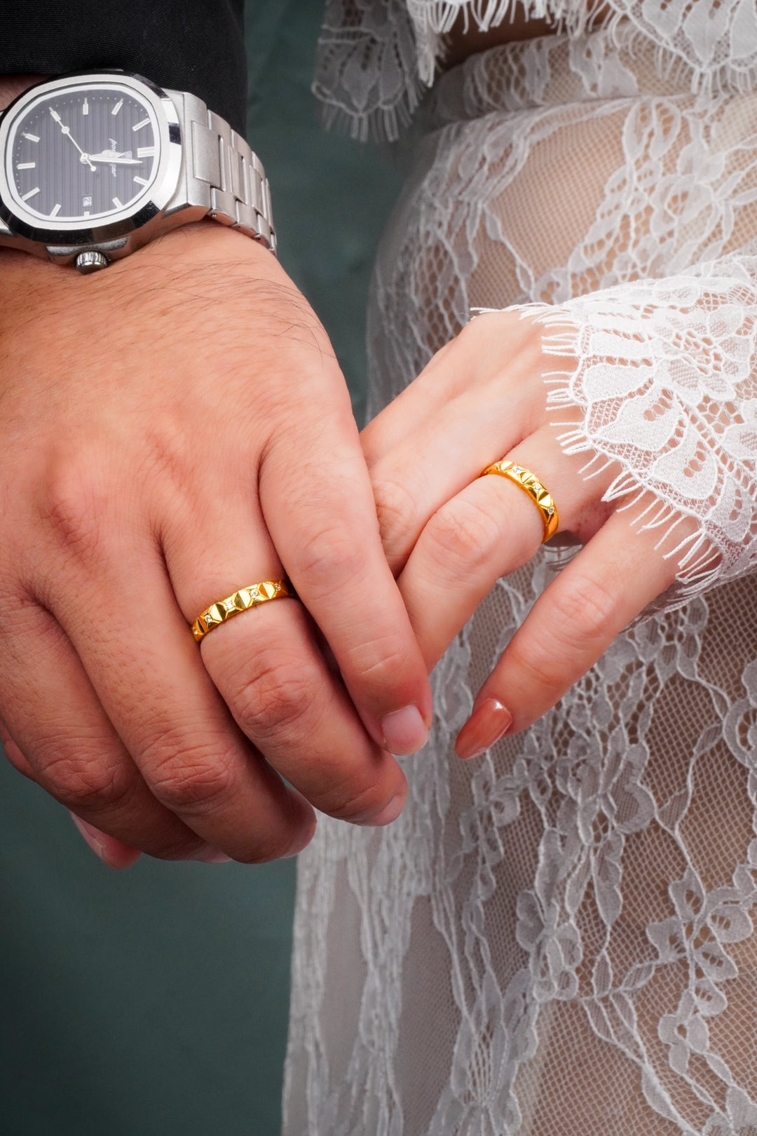 Nhẫn Cưới Kiểu Thoi Tấm Đính Đá CZ Kiểu Ý 750 Bảo Tín K&K