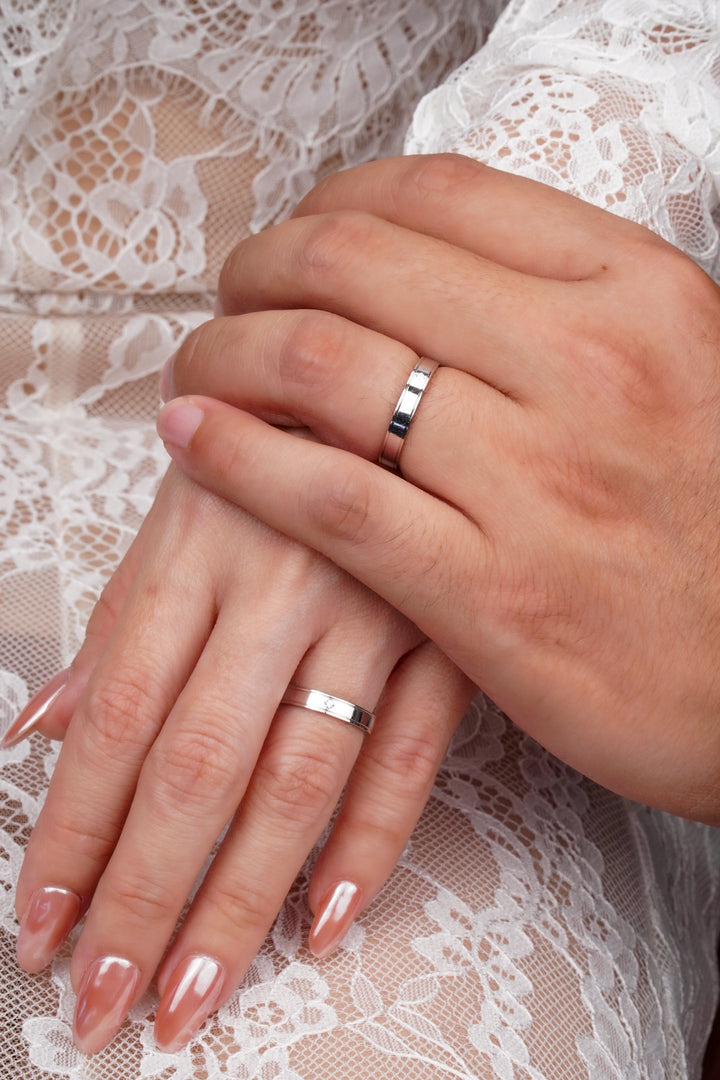 Nhẫn Cưới Kiểu Viền Rãnh Đính Đá CZ Kiểu Ý 750 Bảo Tín K&K