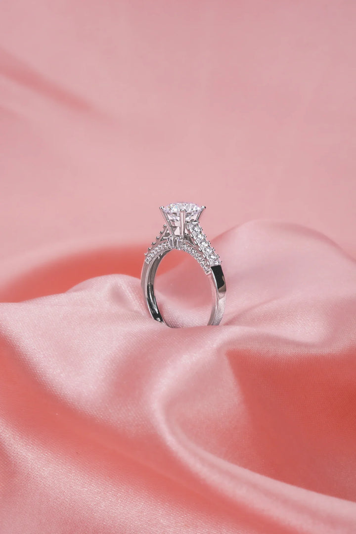 Nhẫn Kiểu Cổ Điền Đá Chủ To Tròn Đính Đá CZ Kiểu Ý 750 Bảo Tín K&K