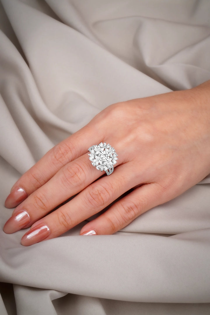 Nhẫn Bông Hoa Lớn Kiểu Ý 750 Bảo Tín K&K