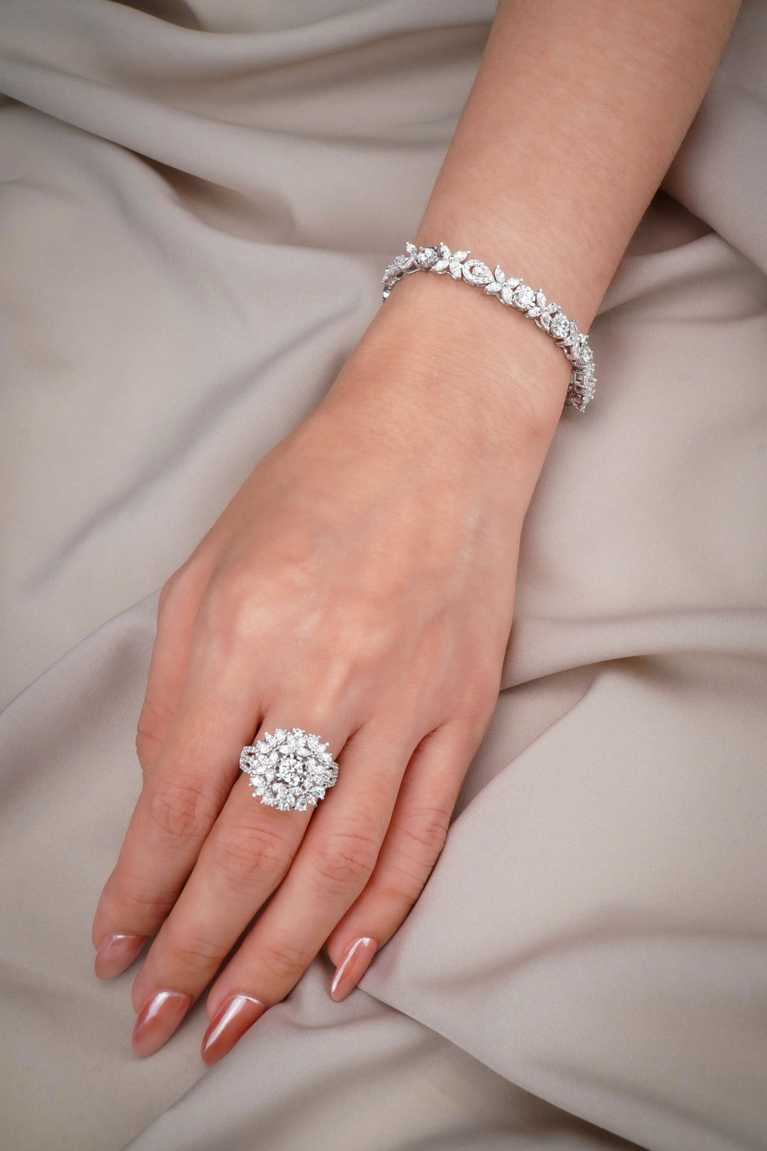 Nhẫn Bông Hoa Lớn Kiểu Ý 750 Bảo Tín K&K