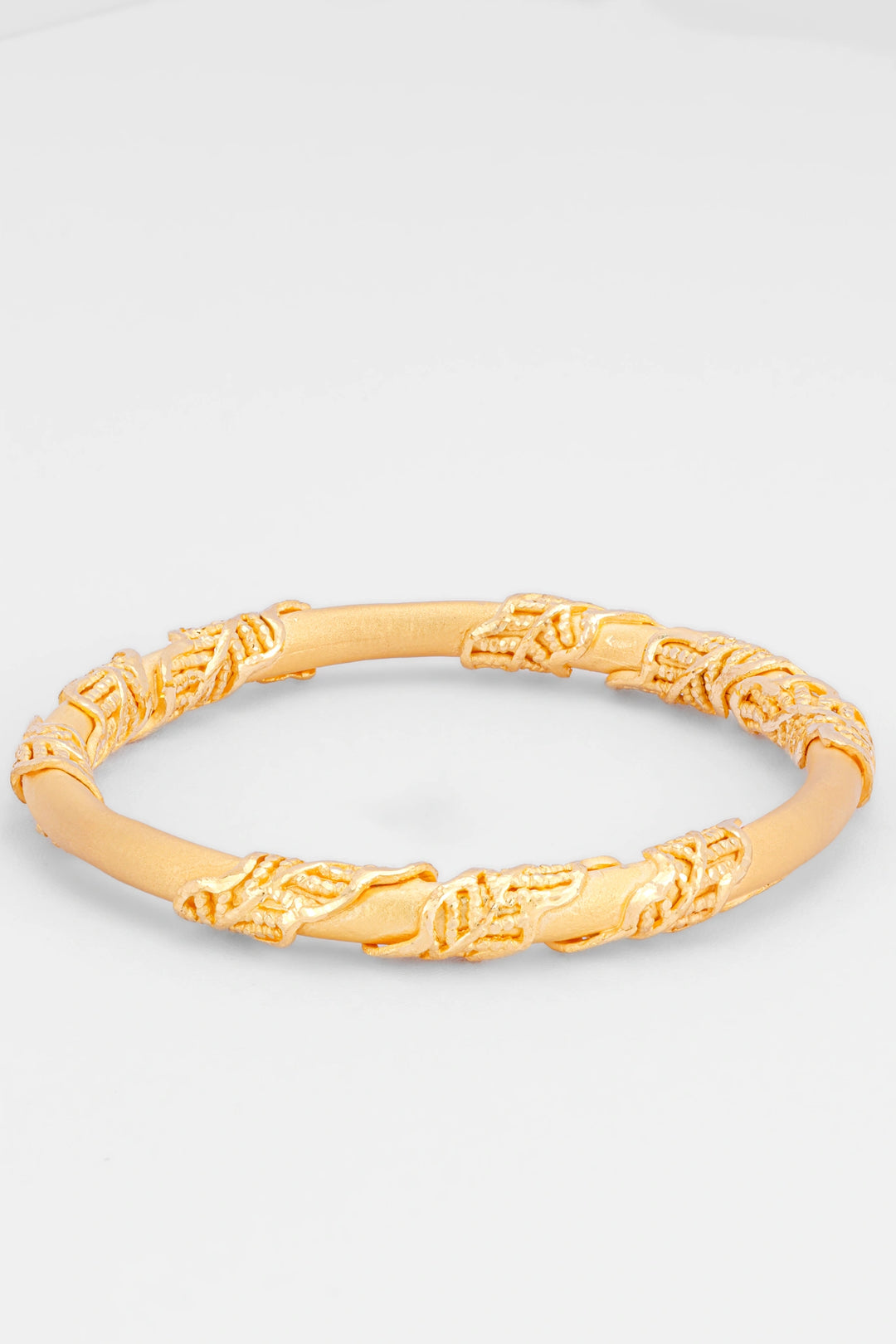Vòng Tay Xi Mờ Quấn Hoa Vàng 980 Bảo Tín K&K